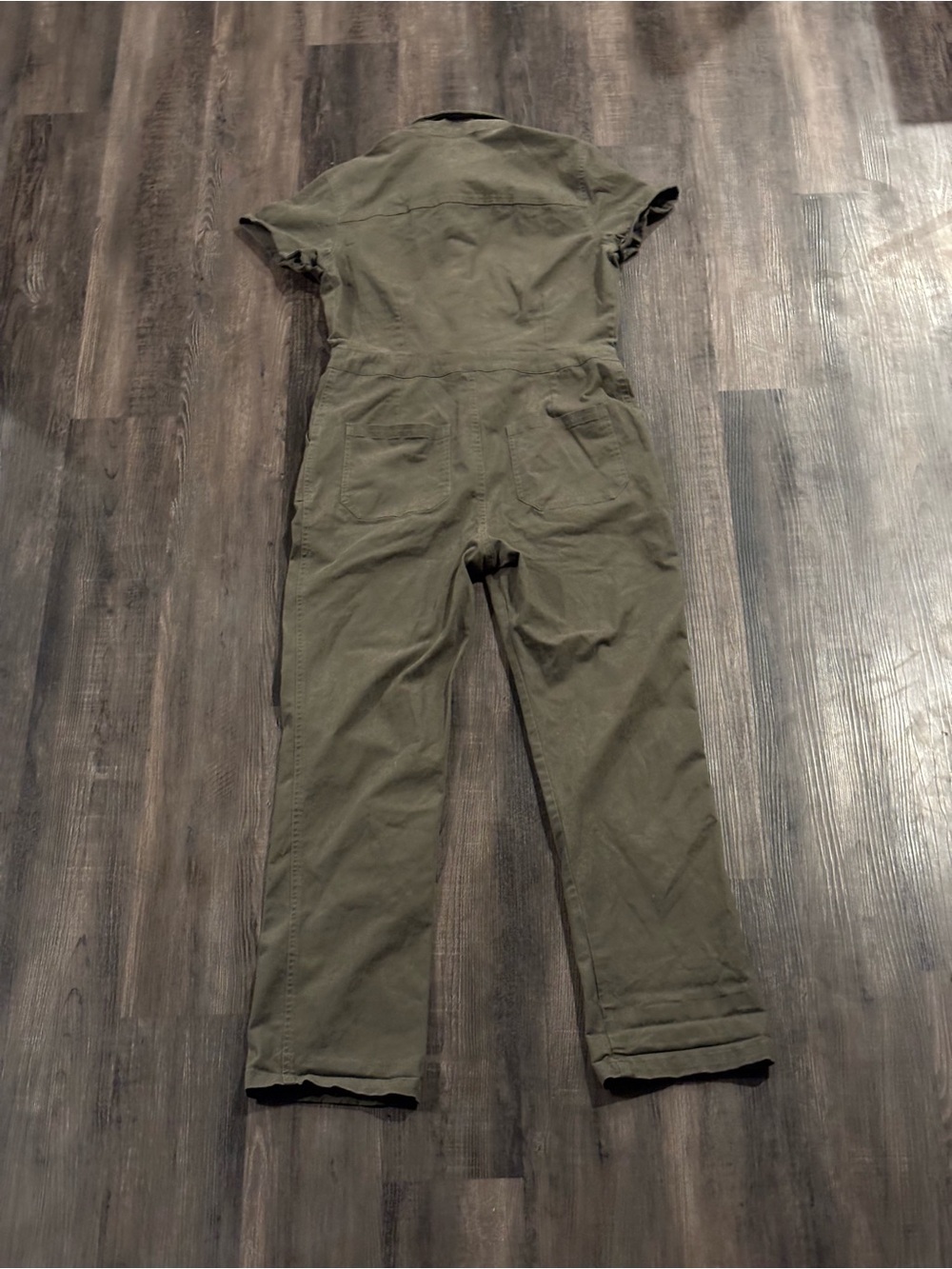 Short-Sleeve Olive Utility Jumpsuit with Front Pockets - Picture 2 of 9